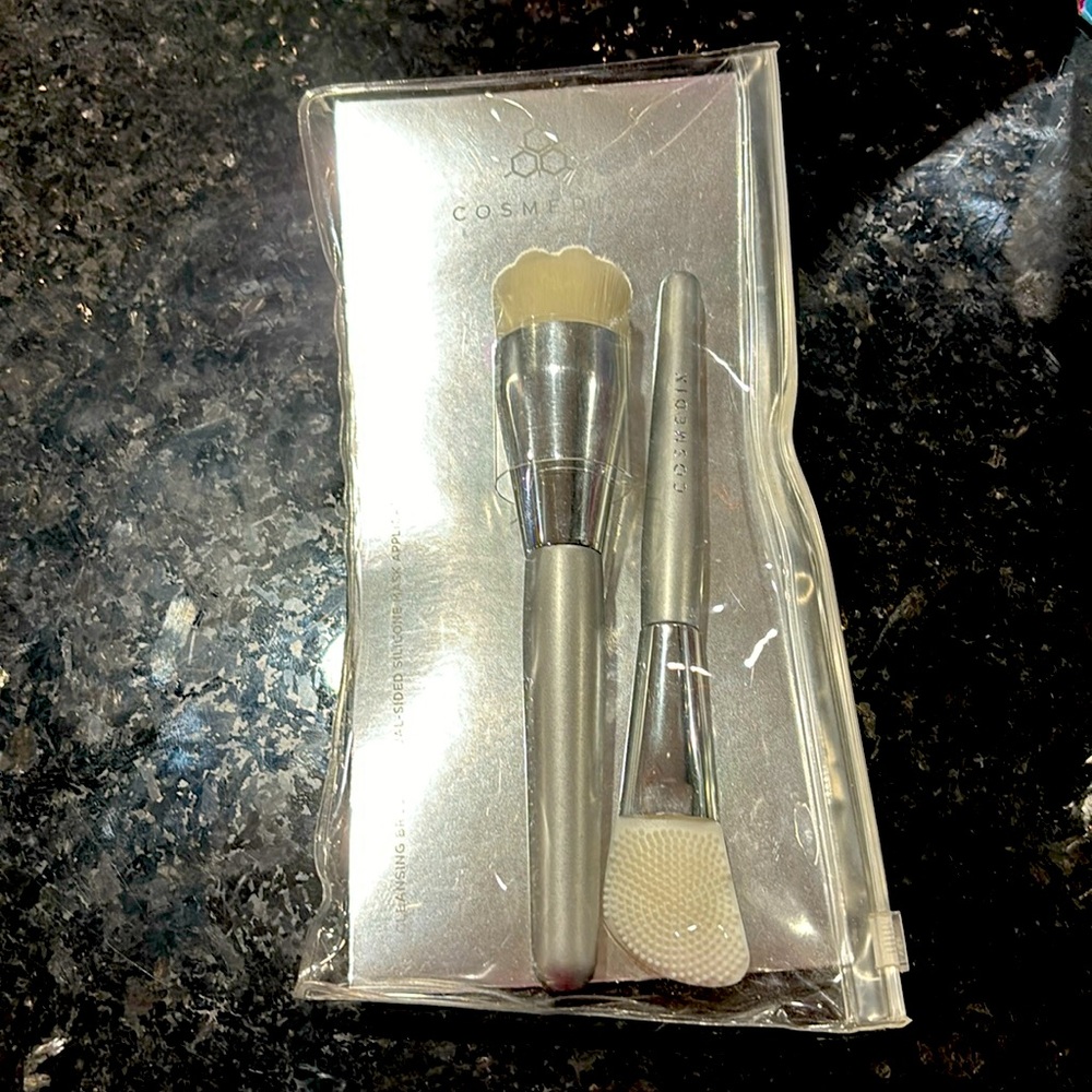 Cosmedix make up brush set NIB